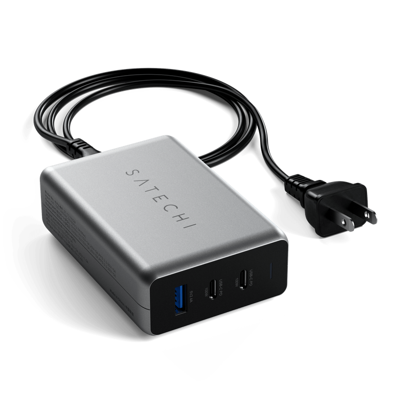 Cargador Satechi 100W GaN mostrando su diseño compacto y portátil.