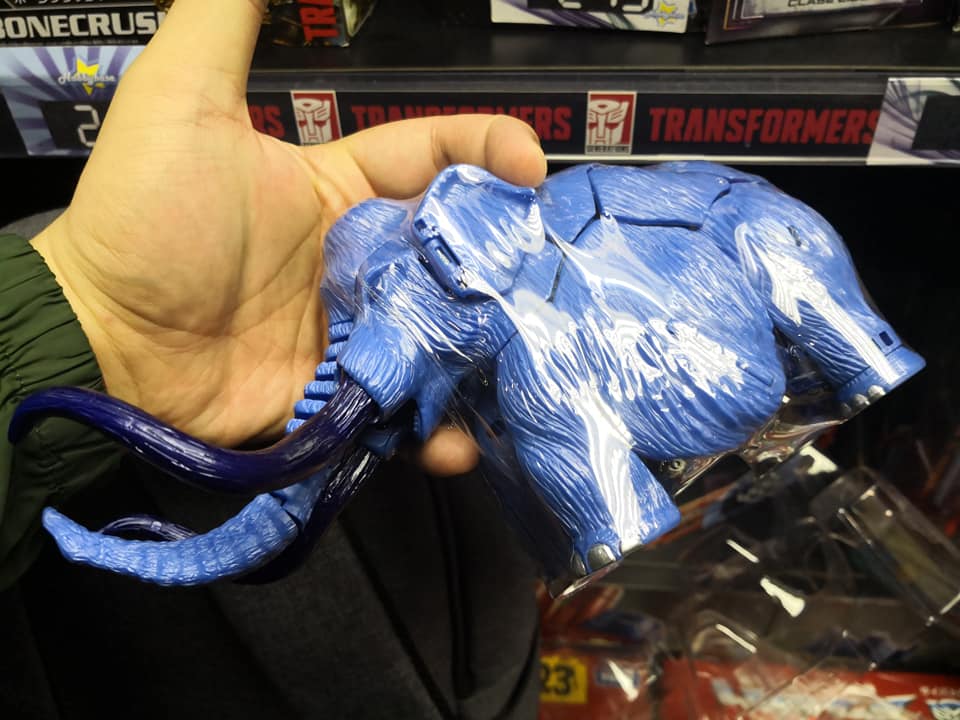 04-Legends-EX-Blue-Blg-Convoy