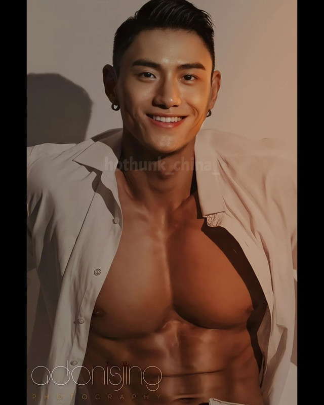 Photo shared by Chinese hunks 全球華男 on August 12, 2023 tagging @chnope, @hothunk_china_, and @adonisj