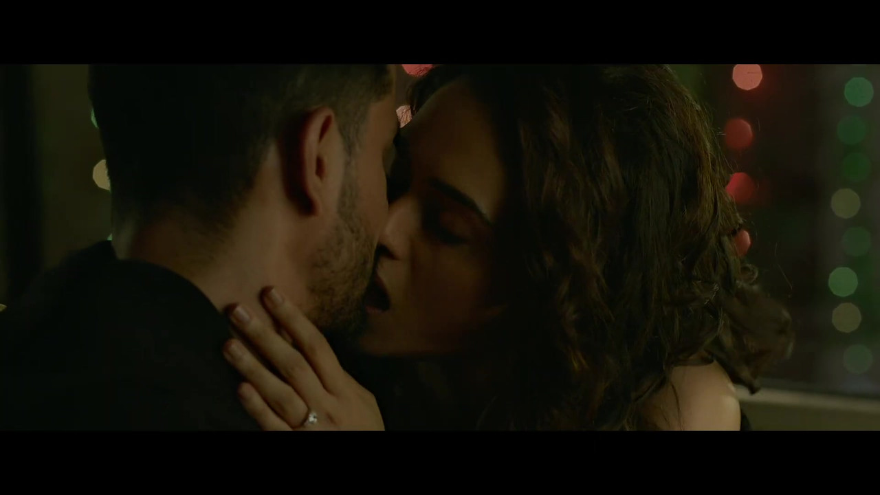 Amruta Khanvilkar 25
