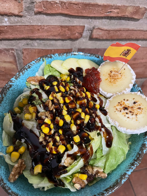 Ensalada de queso de cabra (ración)