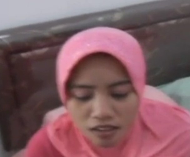 Cewek Jilbab Pink Ngentot