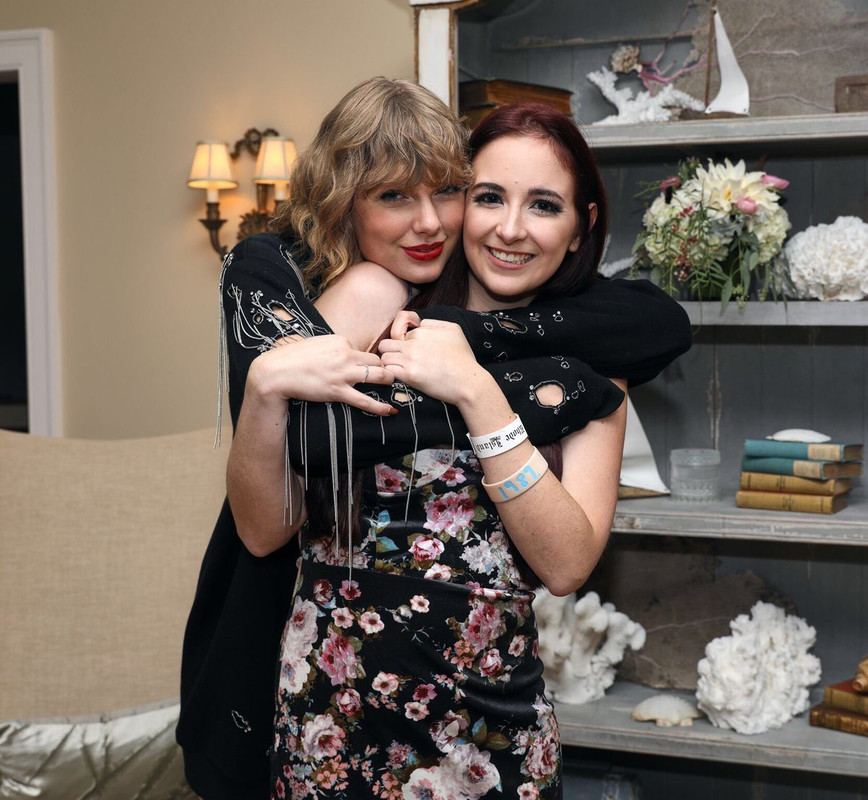 taylor-swift-reputation-secret-sessions-at-her-home-in-rhode-isl