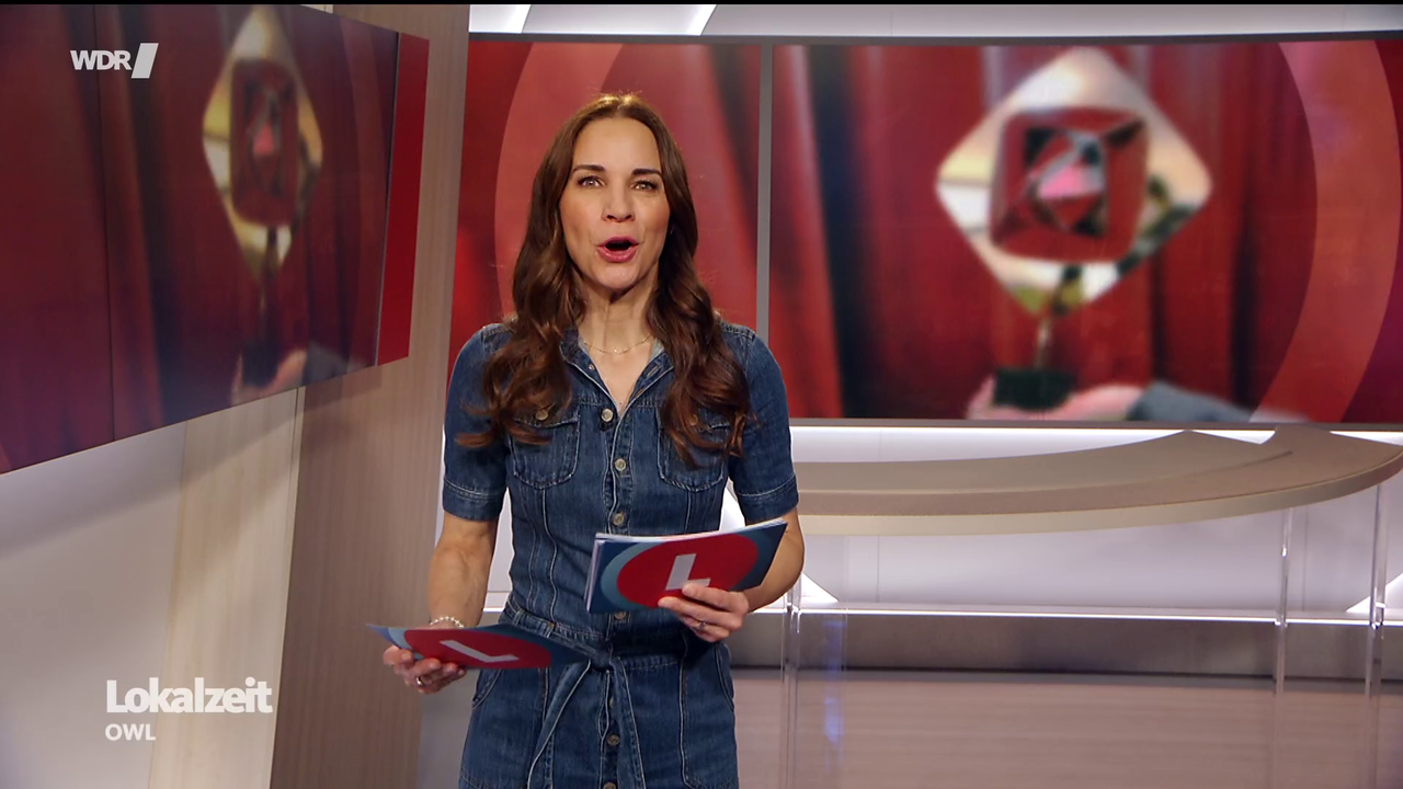 Kristina Sterz WDR Lokalzeit OWL 24 04 2026 90X Caps 75