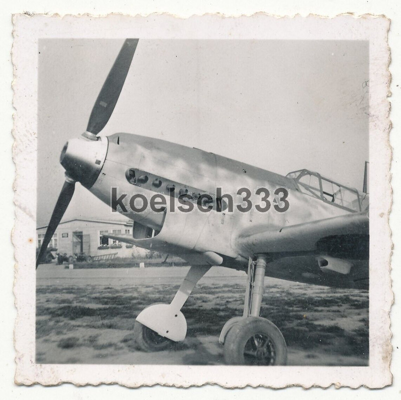 Foto Messerschmitt Me 109 Flugzeug der Luftwaffe auf Fliegerhorst Stade Bf Jäger