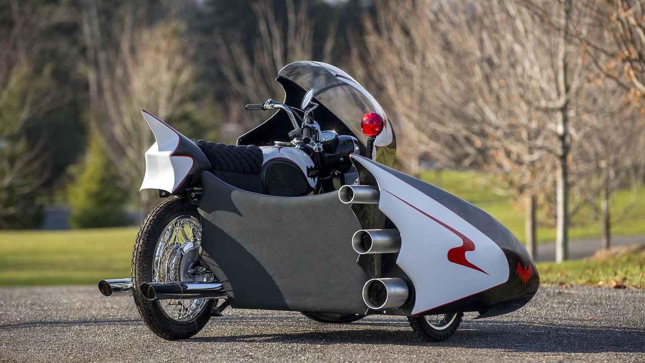 Копию BatCycle 1960-х выставили на аукцион