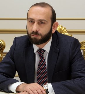 Tedore Abashidze lors de son annonce Tedore Abashidze lors de son annonce