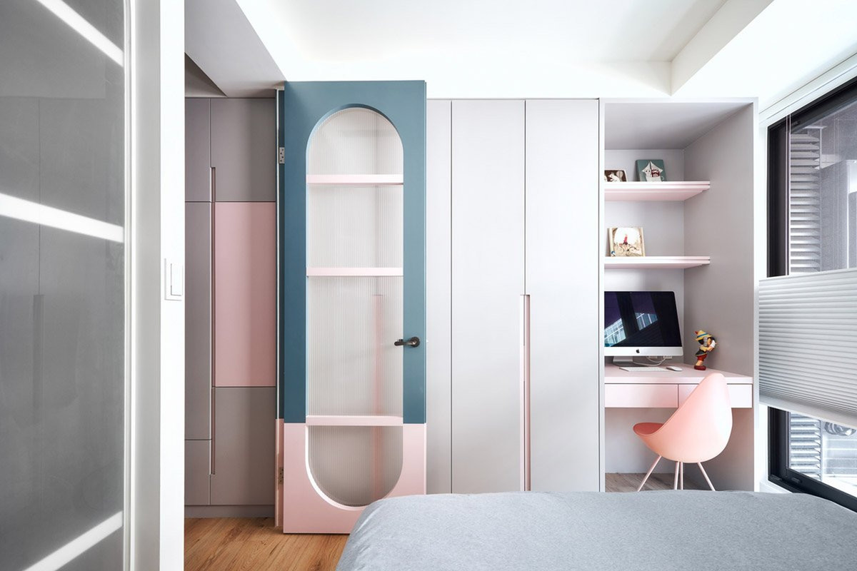 Luxurious mirrored wardrobe adding depth, brightness, and sophisticated interior elegance