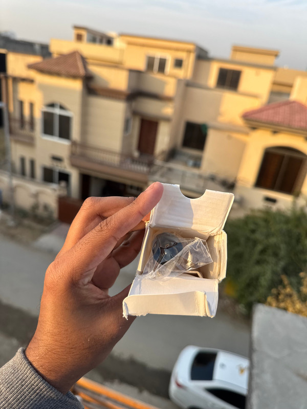 Numbuzin 5+ Vitamin Concentrated Brightening Antioxidant Serum 30 ML (Just Box rough , Bottle is Fresh and complete in quantity). - image 3