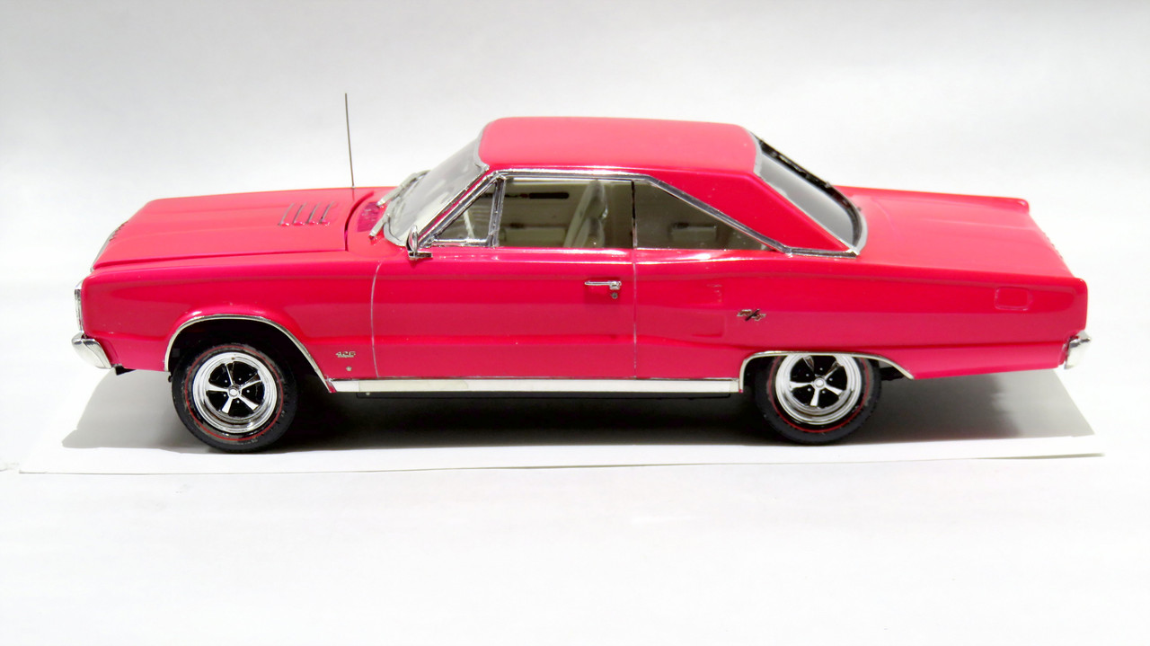 Revell '67 Dodge Coronet IMG-1203