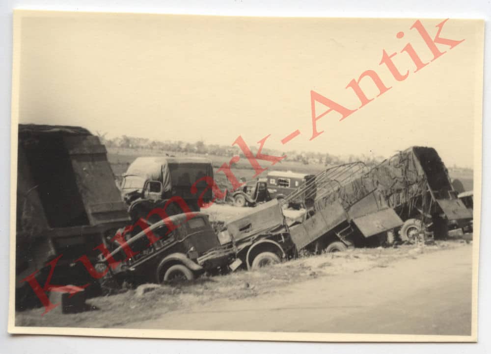 Foto Wehrmacht Frankreich Dünkirchen Beute LKW E