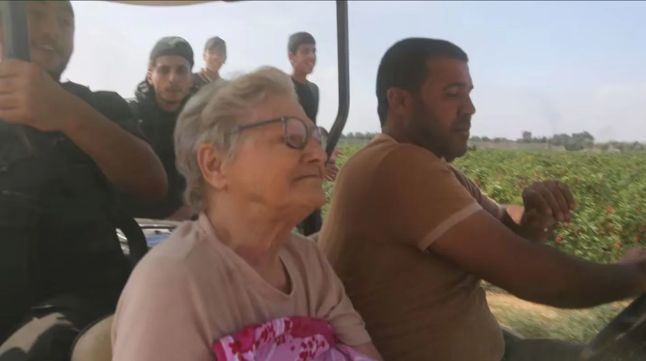 Abuela viral de foto es liberada por Hamás, pero el nieto murió en Gaza