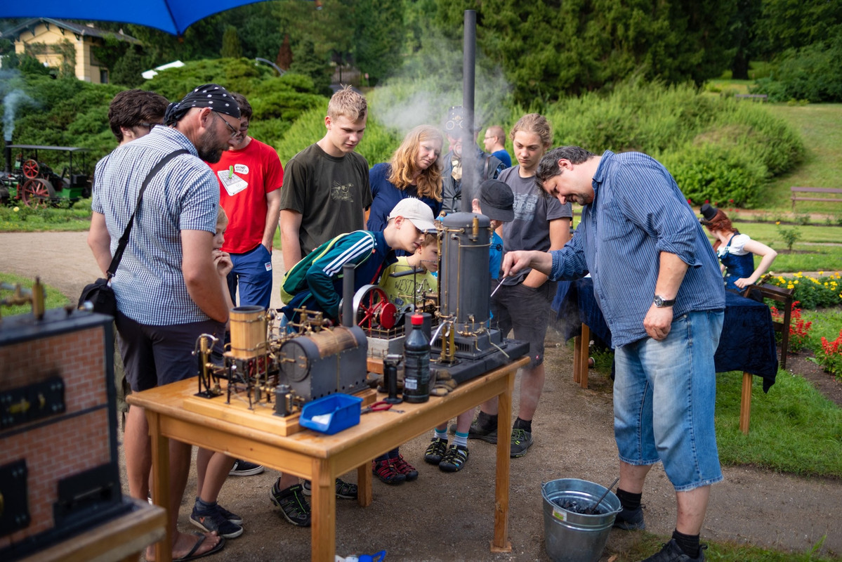 AABE225B-2B6D-4923-BAF1-9D491FB36D08