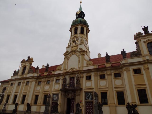 Praga: Castillo, Loreto, Petrin e Iglesia del Niño Jesús de Praga y cena - Viena - Bratislava - Praga (15)