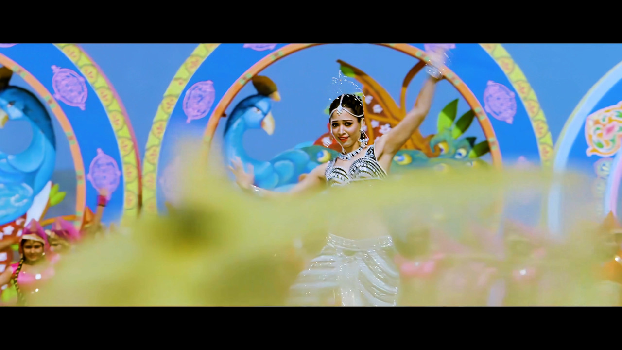 Tamanna Hot Song From Himmatwala Naino Main Sapna 4K (Best Quality).mp4_snapshot_01.25_[2021.04.05_1