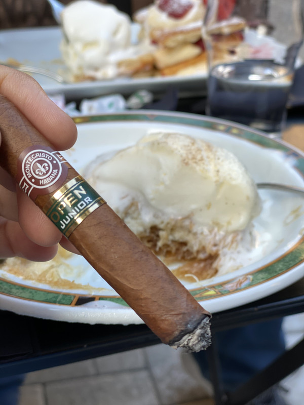 10BD3833-2400-40A4-89D1-65A3F5E695BB