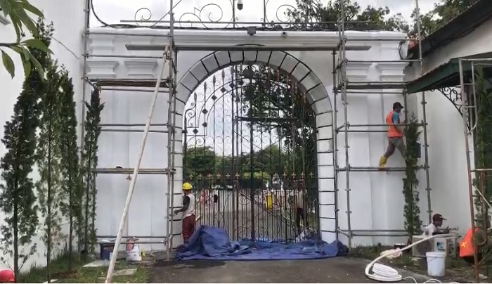 Pura Mangkunegaran Solo direnovasi jelang pernikahan Kaesang Pangarep dan Erina Gudono yang digelar pada Minggu, 11 Desember 2022.