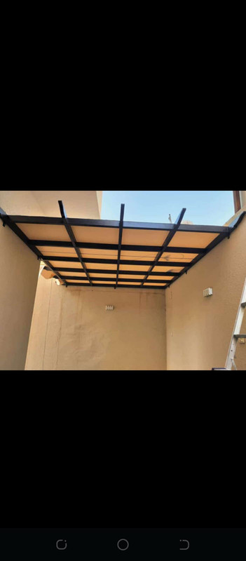 برجولة مع إضاءة ناعمة