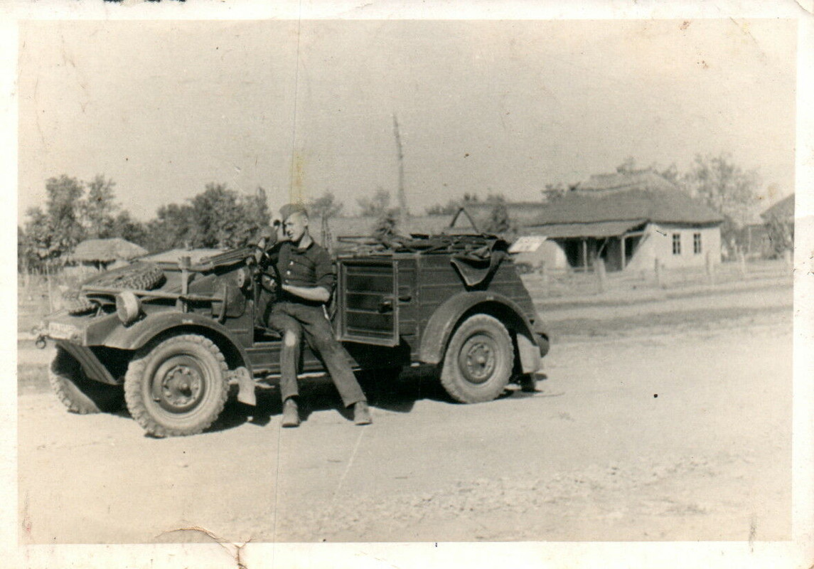 Foto, Blick auf einen Kübel im Sommeroutfit