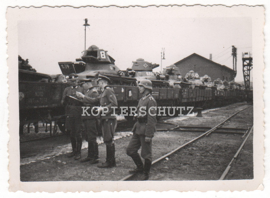 Original Fotos erbeutete französische Panzer auf