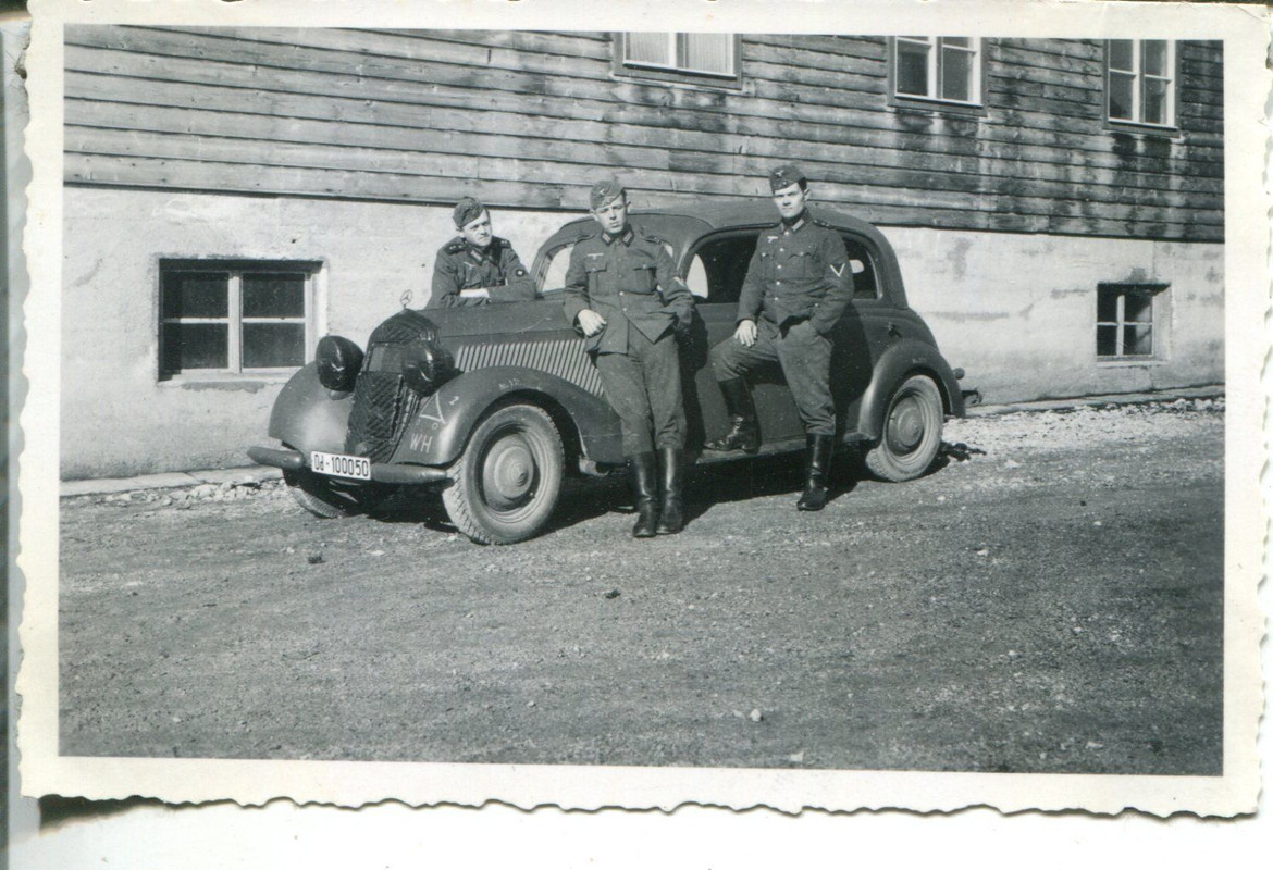 Gefreite Wehrmacht Mercedes Auto PKW Kübelwagen 
