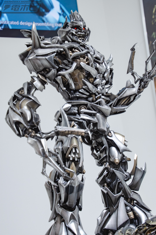 Museum-Masterline-Transformers-2007-Megatron-03