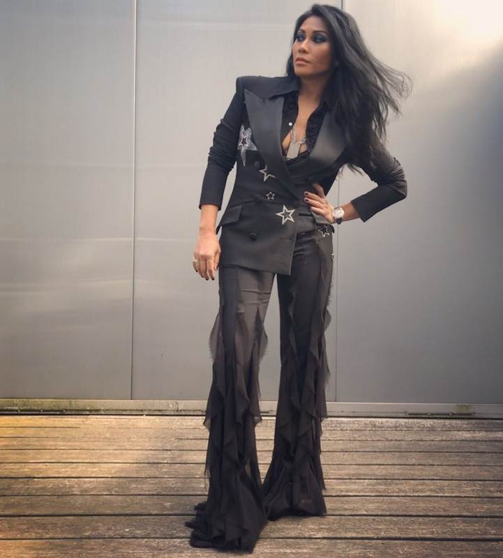 Penyanyi Anggun C Sasmi