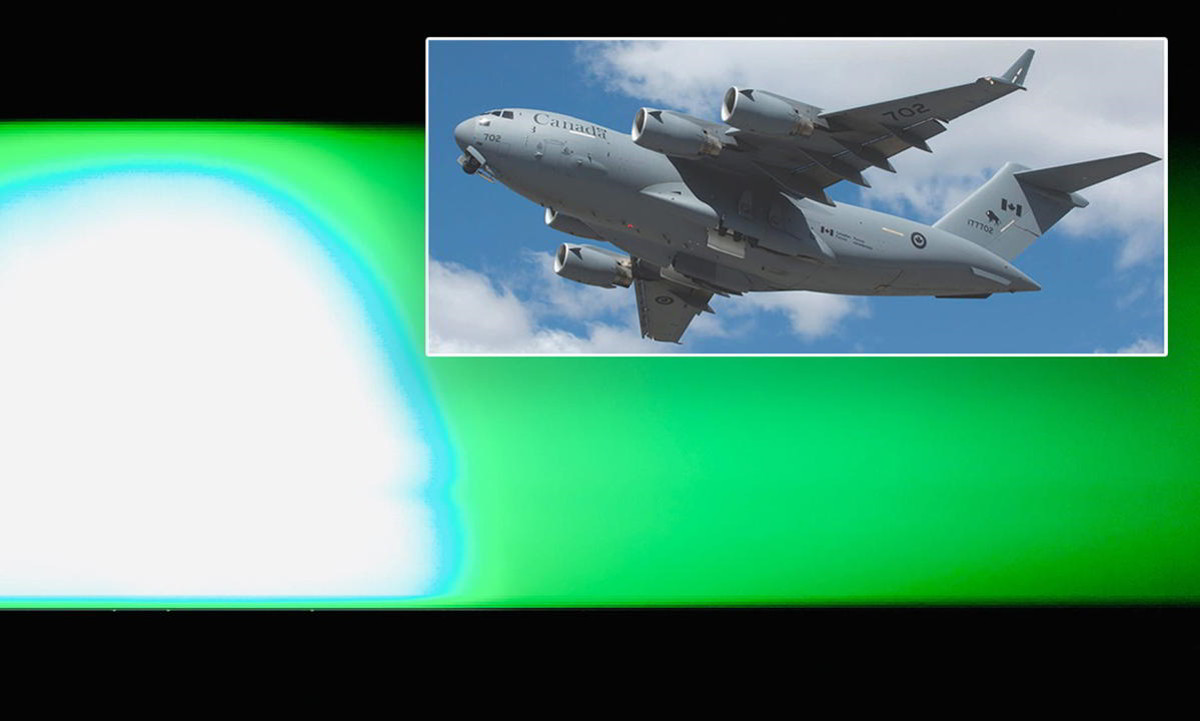 UFO verde brillante avvistato tra le nuvole del Canada
