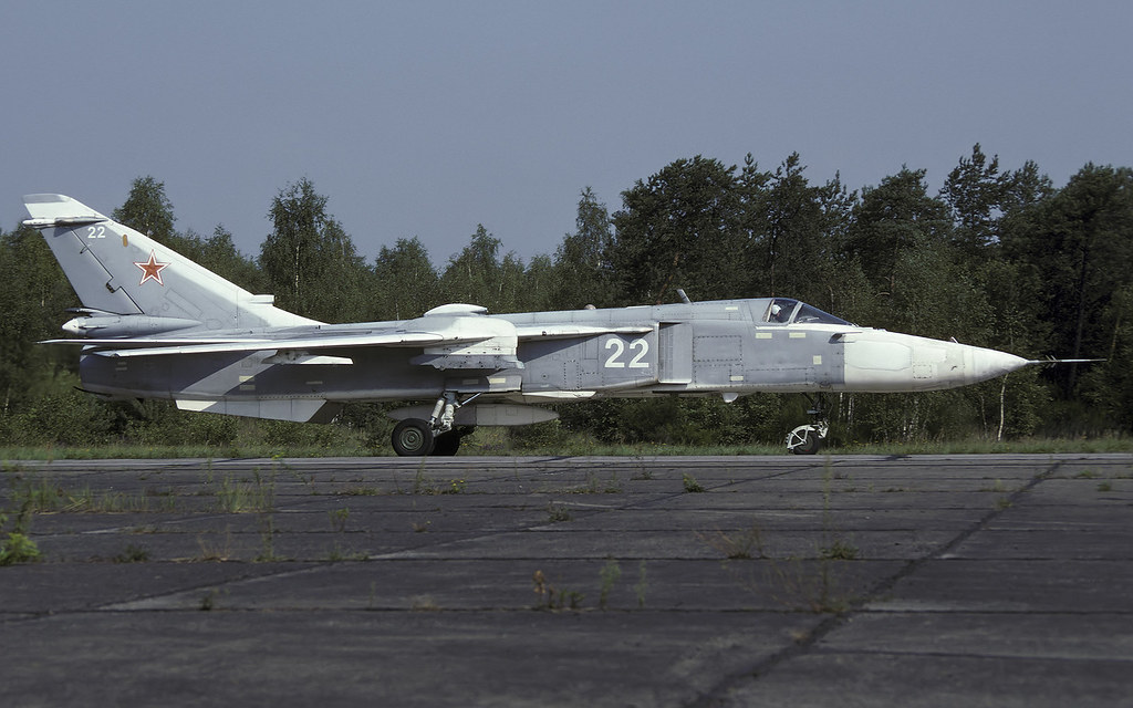 11 ORAP Su-24MR 22 White_0615307_3