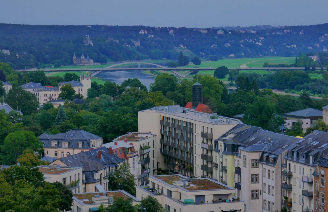 Bild: https://i.postimg.cc/qqfxcRYc/P1300009.jpg