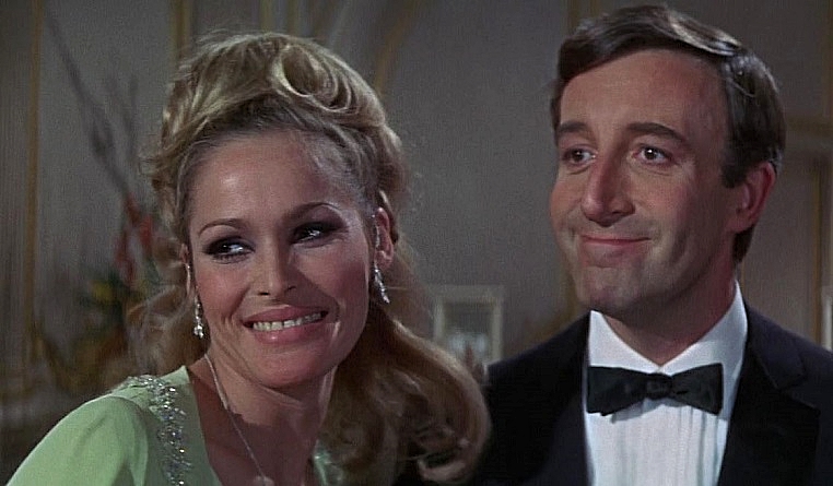 URSULA-ANDRESS-CASINO-ROYALE-1-B-FOTOR-2.jpg