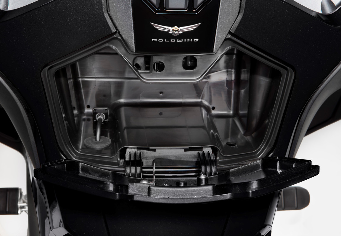 413942_23YM_HONDA_GOLD_WING_TOUR