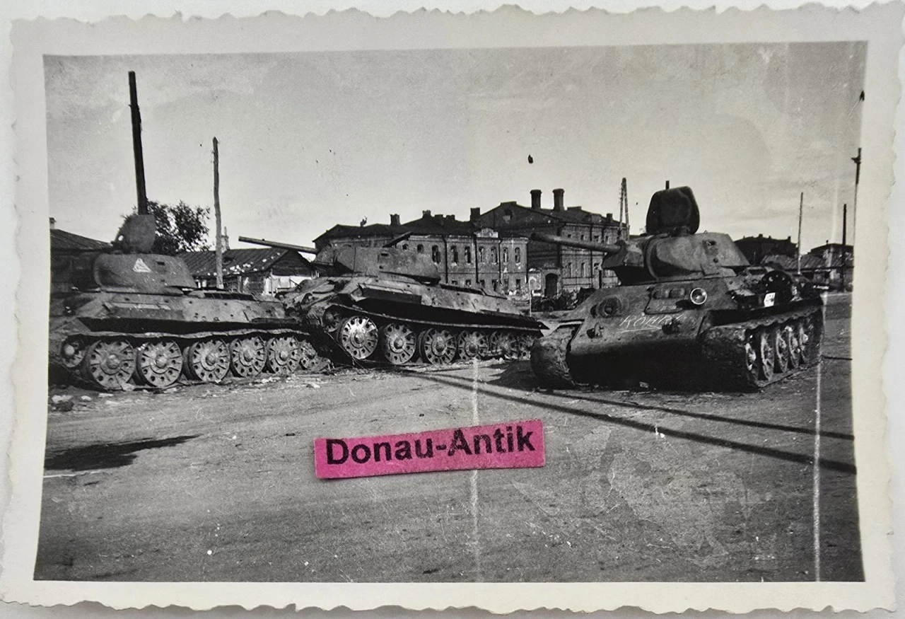 Foto Woronesch Russland 1942 Zerstörte Russische Panzer T 34 Tank Wehrmacht 2 WK