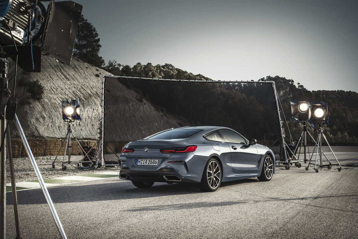 P90306624_highRes_the-all-new-bmw-8-se