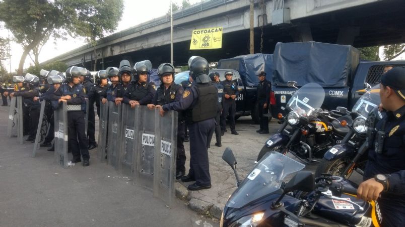Tras operativo especial en el Estadio Azteca, detienen a 11 revendedores