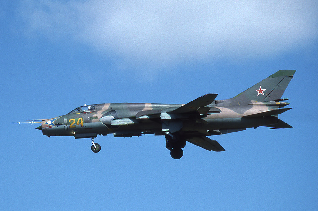 20 GvAPIB Su-17M4 24 yellow_14816_Aug 1993