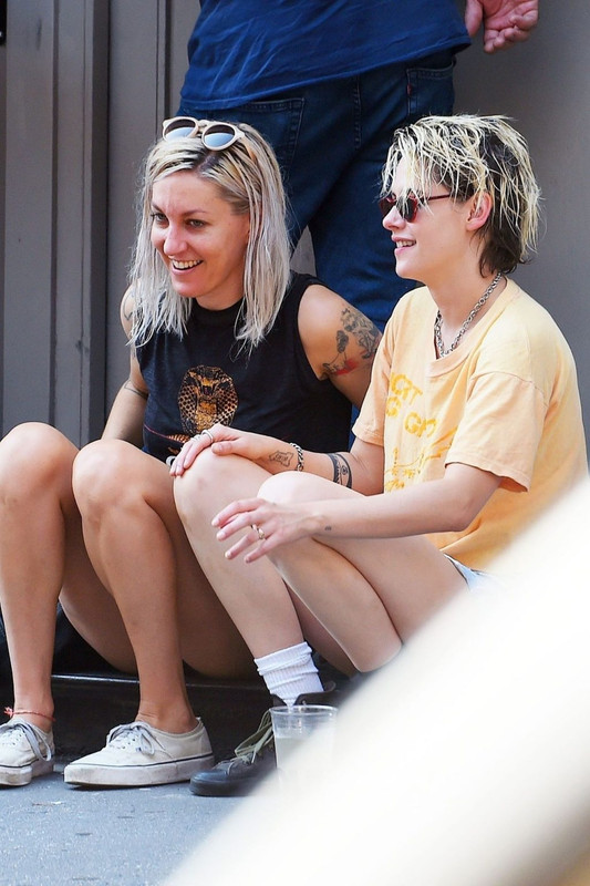 Kristen-Stewart-Legs.Cool-1-1024x1536 (20)