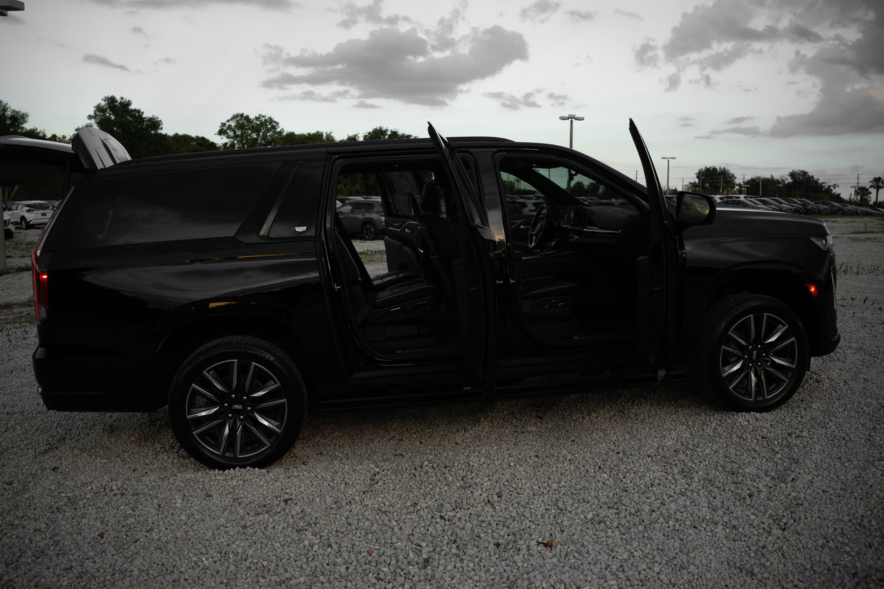 Cadillac Escalade View 8