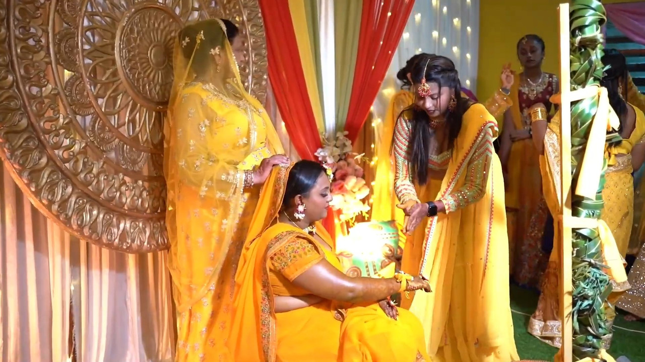 BUSTY MARATHI LADY DEEP CLEAVAGE IN YELLOW DRESS.mp4_snapshot_00.10.570