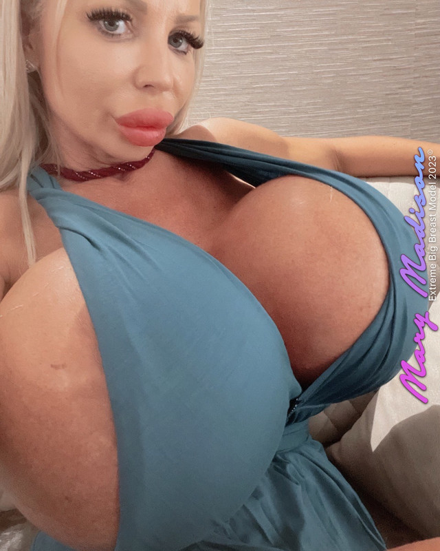 Mary-Madison-big-boobs-hungary-28601-(insta)