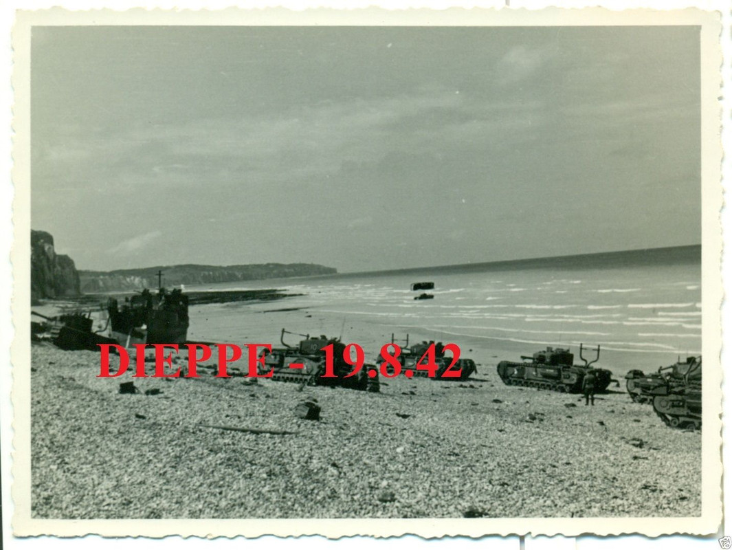 (NORMANDIE) - Alliierte Panzer  BUCHT - 19.8.42 