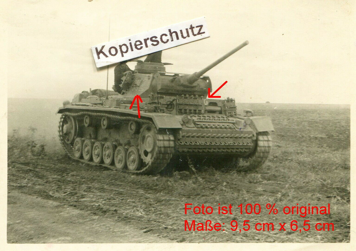 Panzer mit Wappen und Nummer auf Turm in Rußland