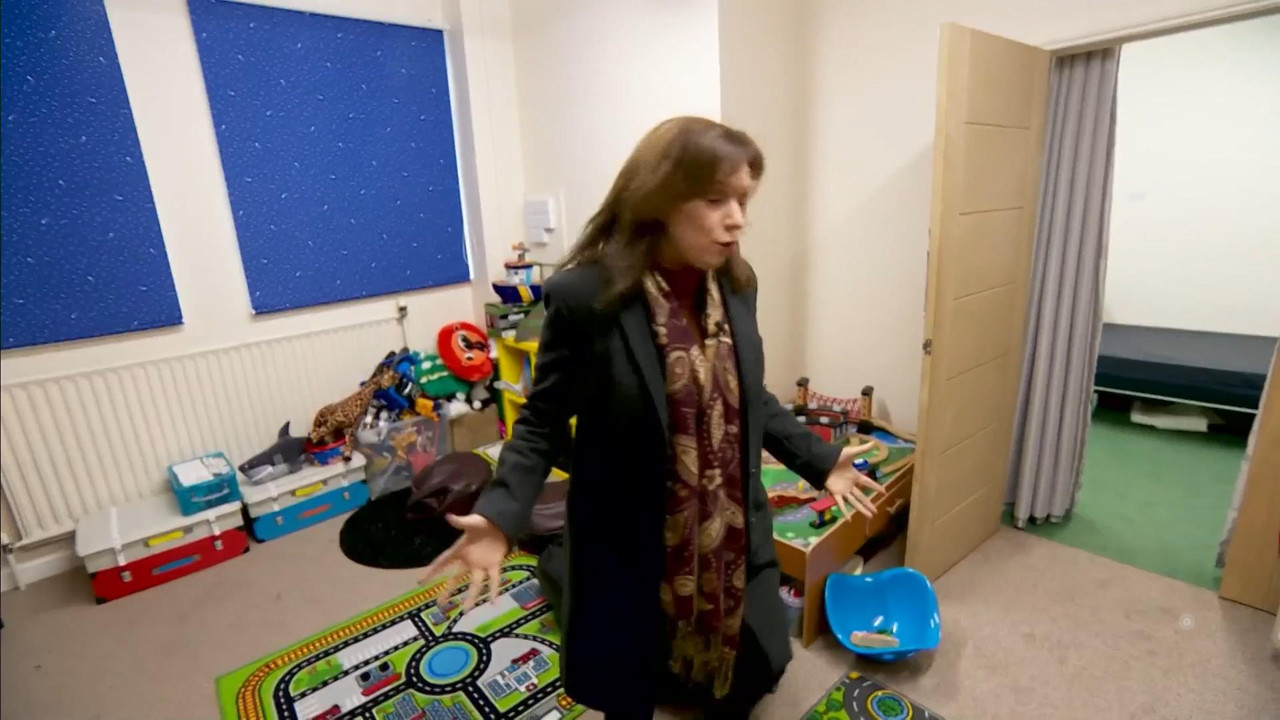 07 January - 18.00.00 - ITV News London. The latest news and wea