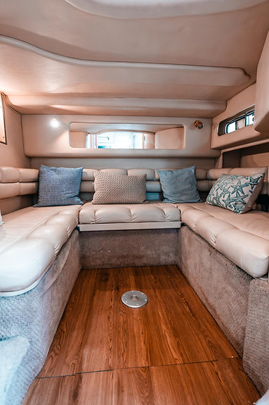 Seañorita 43 ft yacht rental Cancun - Kitchen and dining area with air conditioning and full amenities