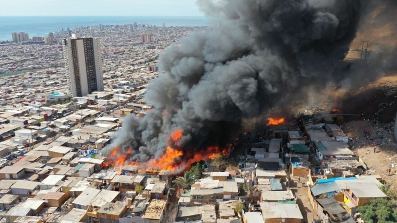 Incendio en Chile acabó con 100 casas y 400 personas sin hogar