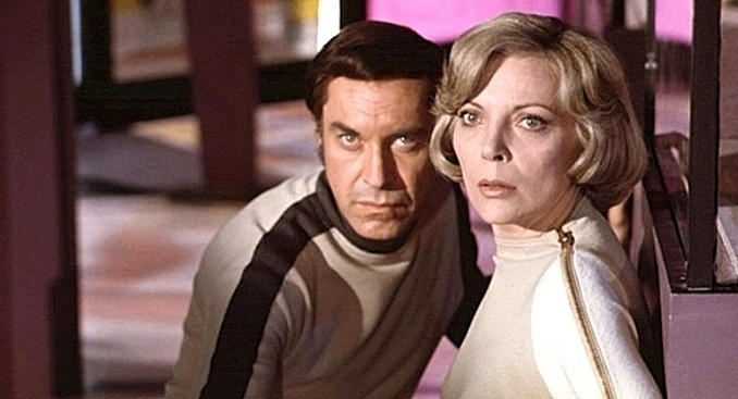 SPACE-1999-LANDAU-2-B-FOTOR.jpg