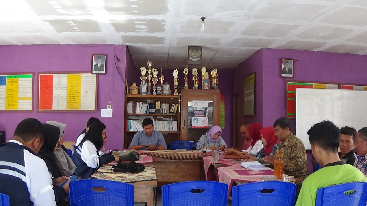 Tim KKN Mlatiharjo Berdiskusi Bersama Perangkat Desa
