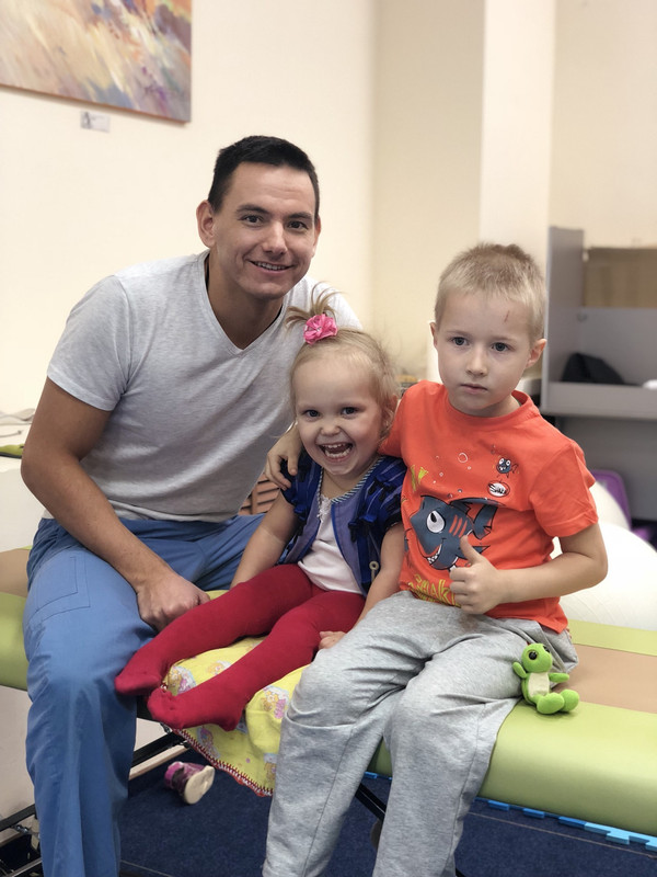 DAD6F3B8-C998-4B07-935A-660F5E79BD8B