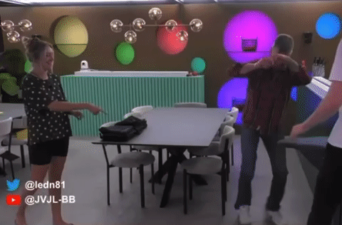 3-E1499-DE-04-EE-4-BEC-8-AB8-5864-FBC2-EA78.gif