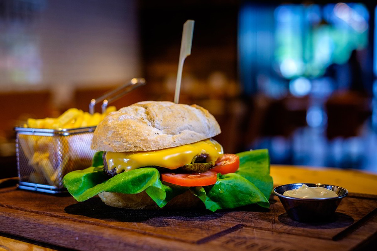 esperimento dimostra corpo combatte fast food come infezione batterica